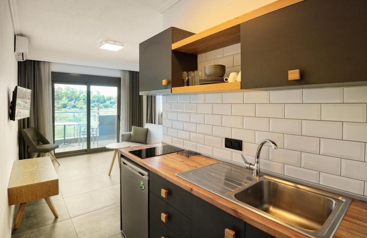 Botanica Luxury Suites Neos Marmaras Exterior photo