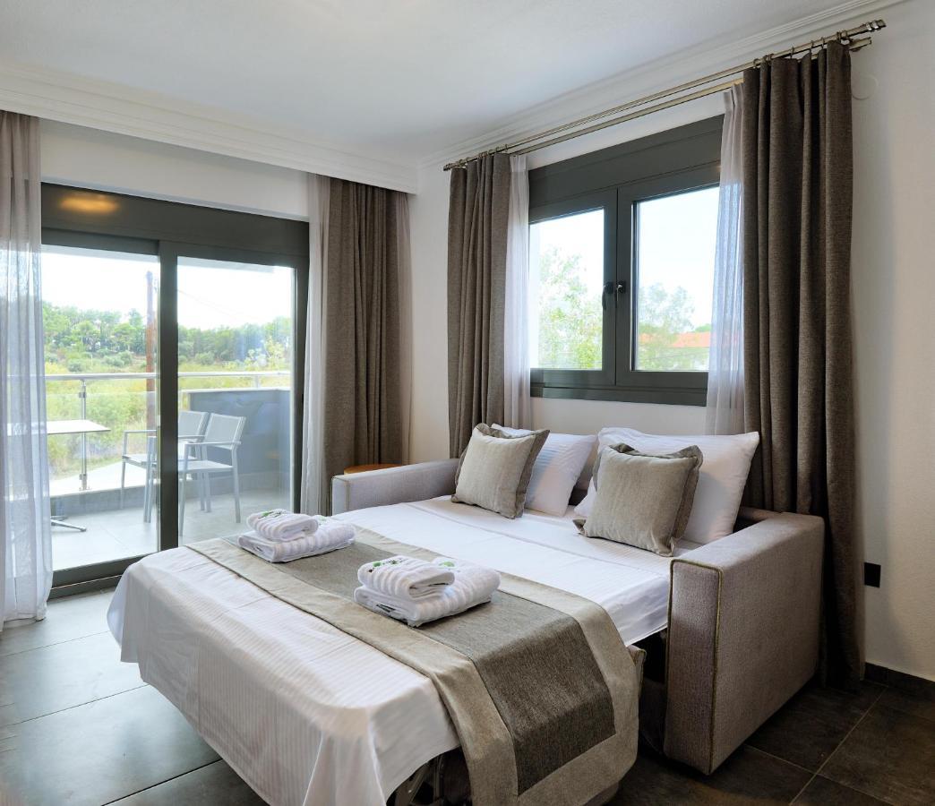 Botanica Luxury Suites Neos Marmaras Exterior photo